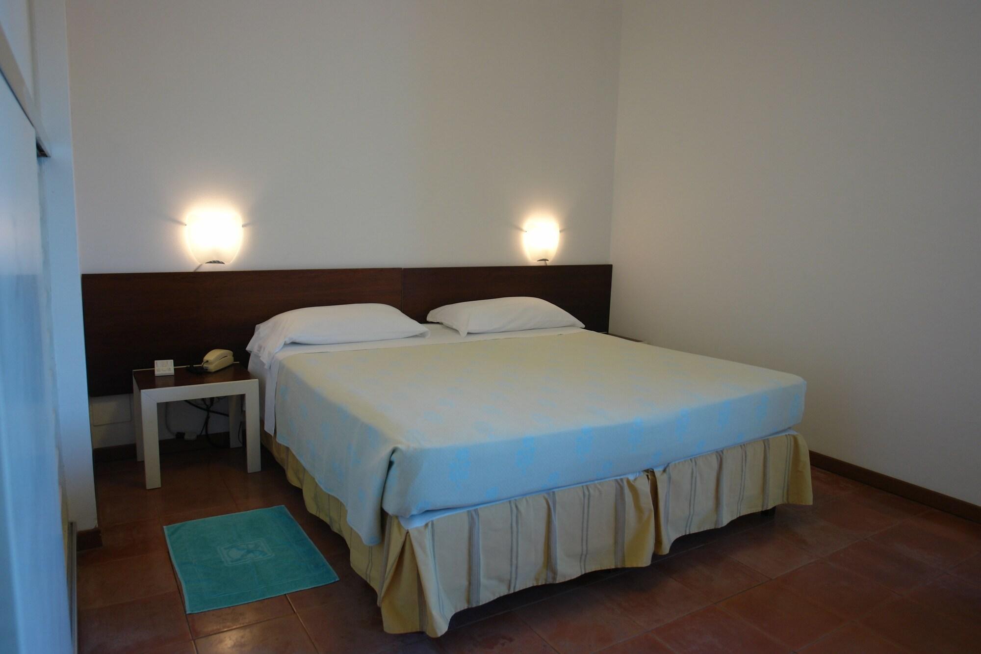 Hotel Della Baia Baia Domizia Dış mekan fotoğraf