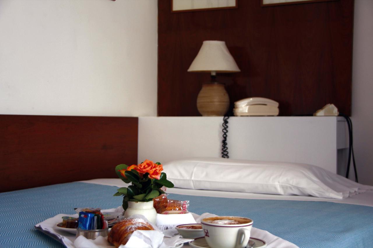 Hotel Della Baia Baia Domizia Dış mekan fotoğraf